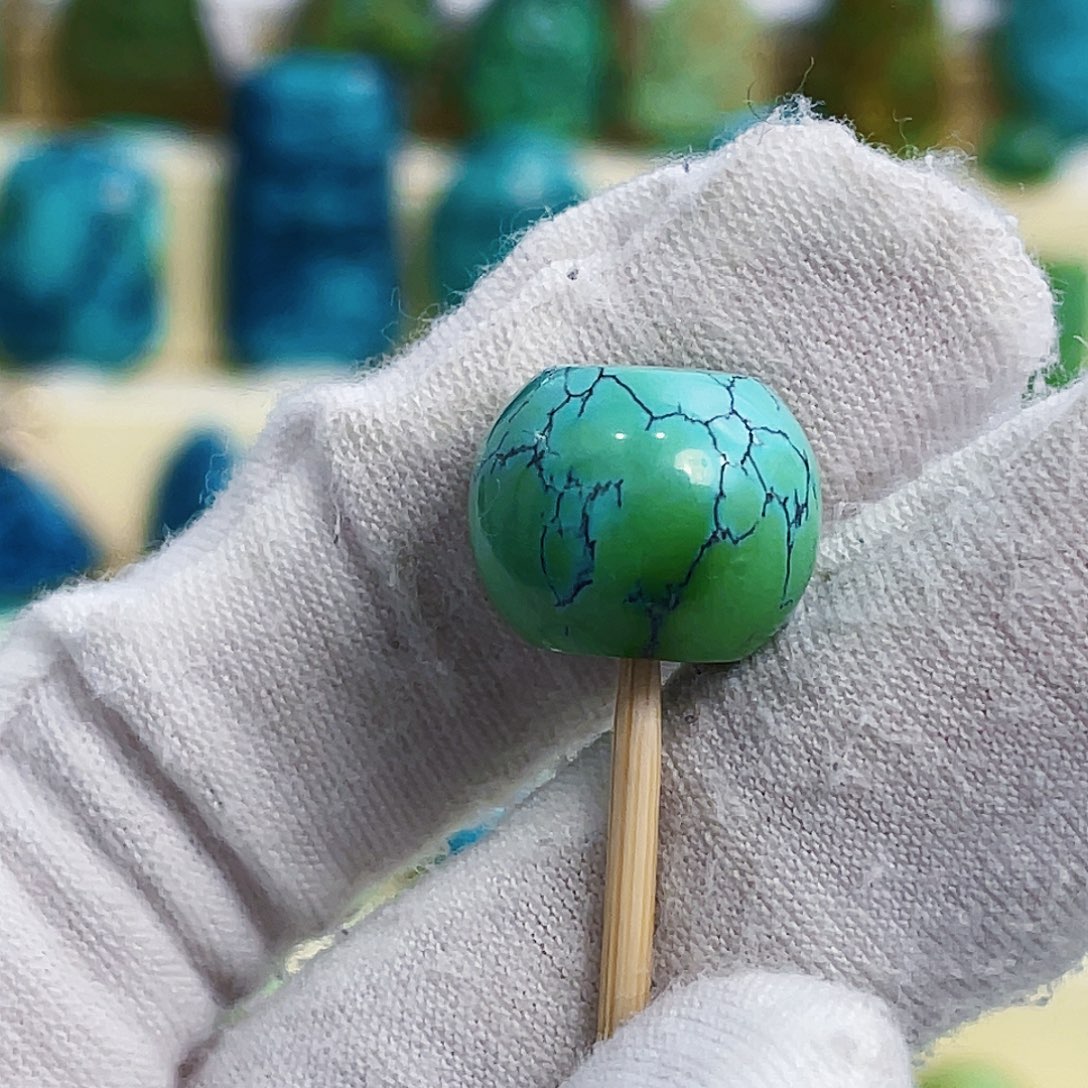 绿松石未镶嵌颈饰