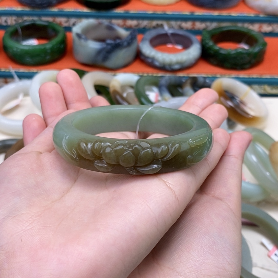 蜜***儿未镶嵌手镯和田玉