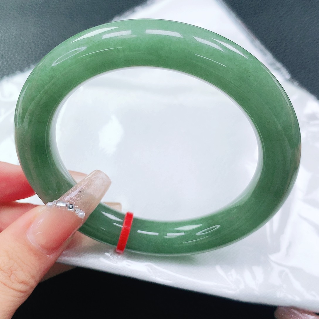 翡翠手镯未镶嵌57圈
