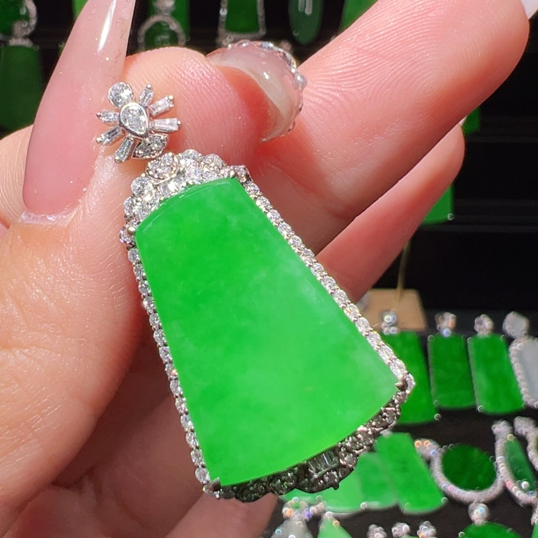 翡翠吊坠(不含链)18K金镶嵌无事牌