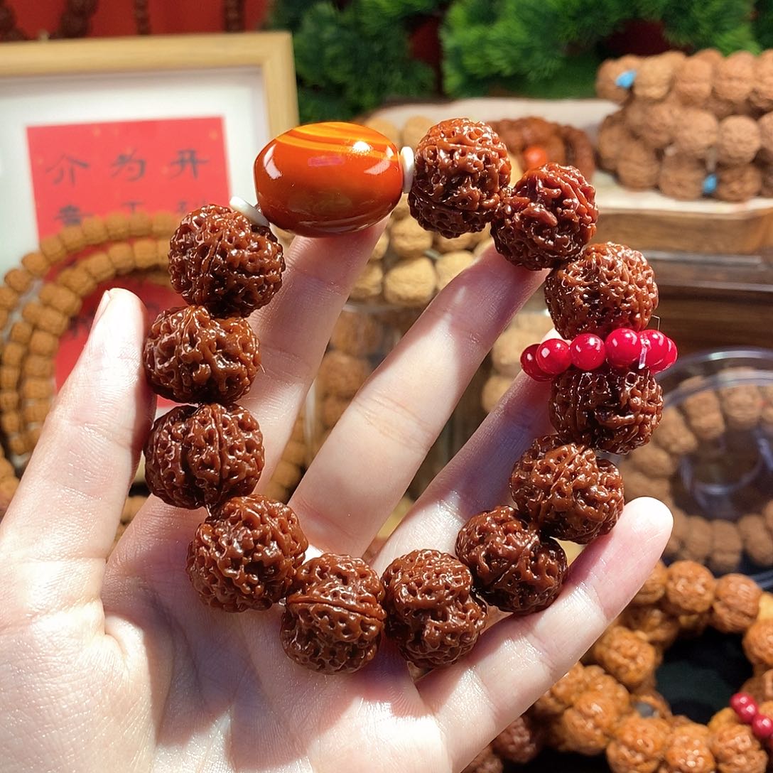 金刚菩提手串情****…205玉化小玛小朱