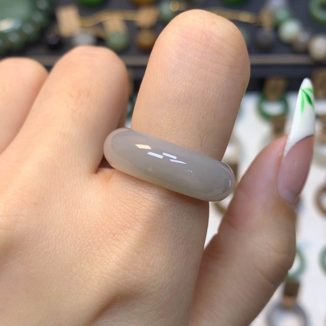 和田玉戒指未镶嵌冰底温柔奶灰