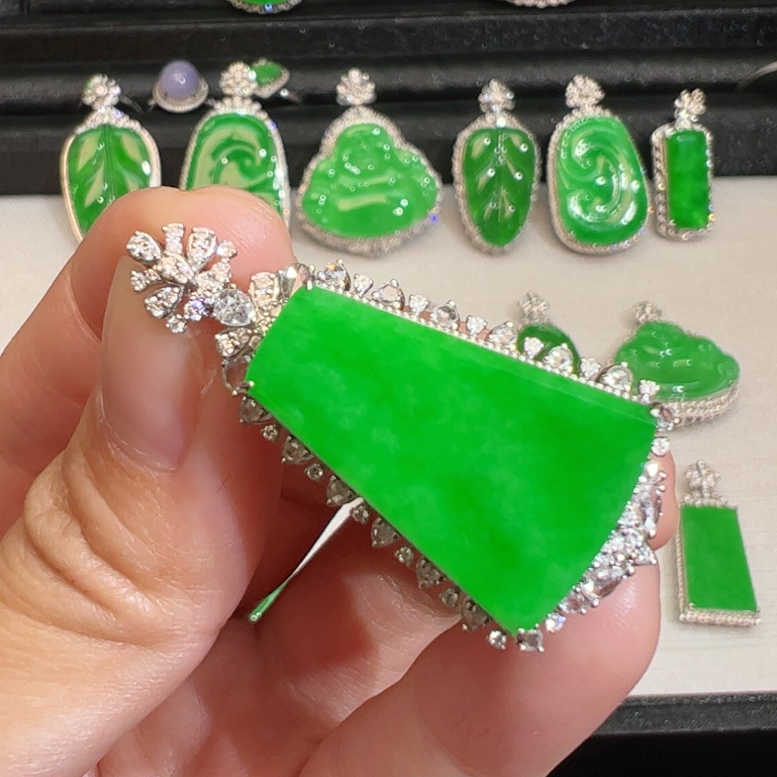 翡翠吊坠(不含链)18K金镶嵌