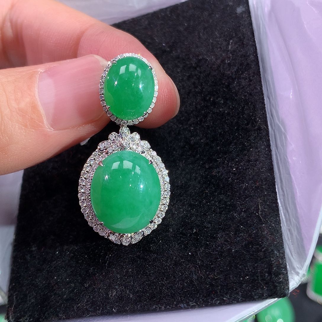 翡翠吊坠(不含链)18K金镶嵌