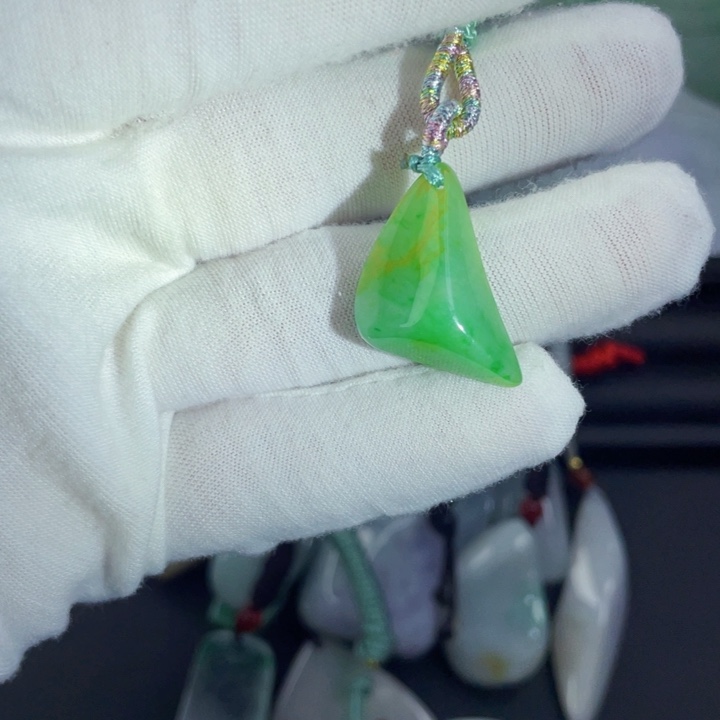 翡翠未镶嵌挂件片料