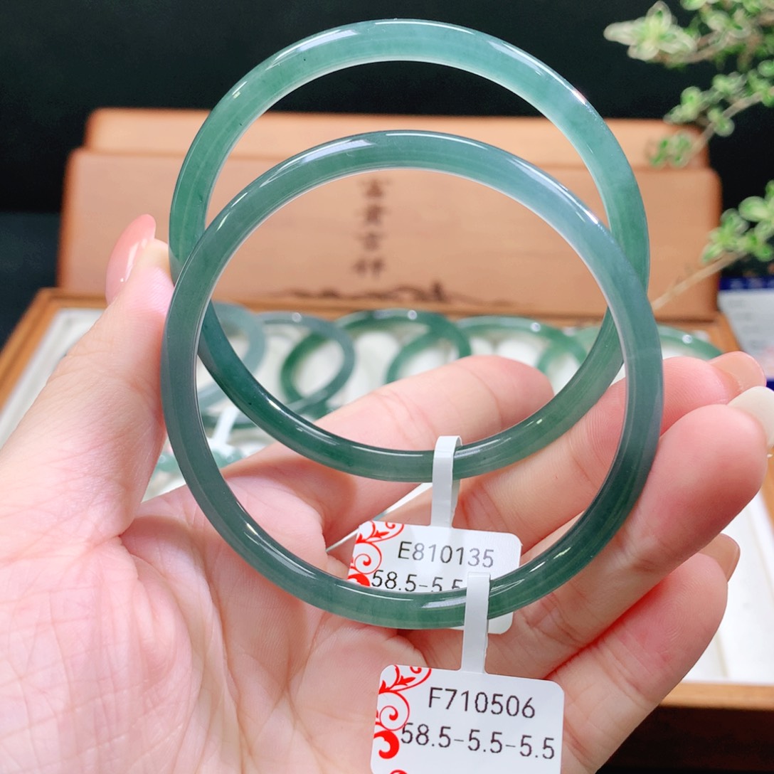 翡翠未镶嵌手镯天然