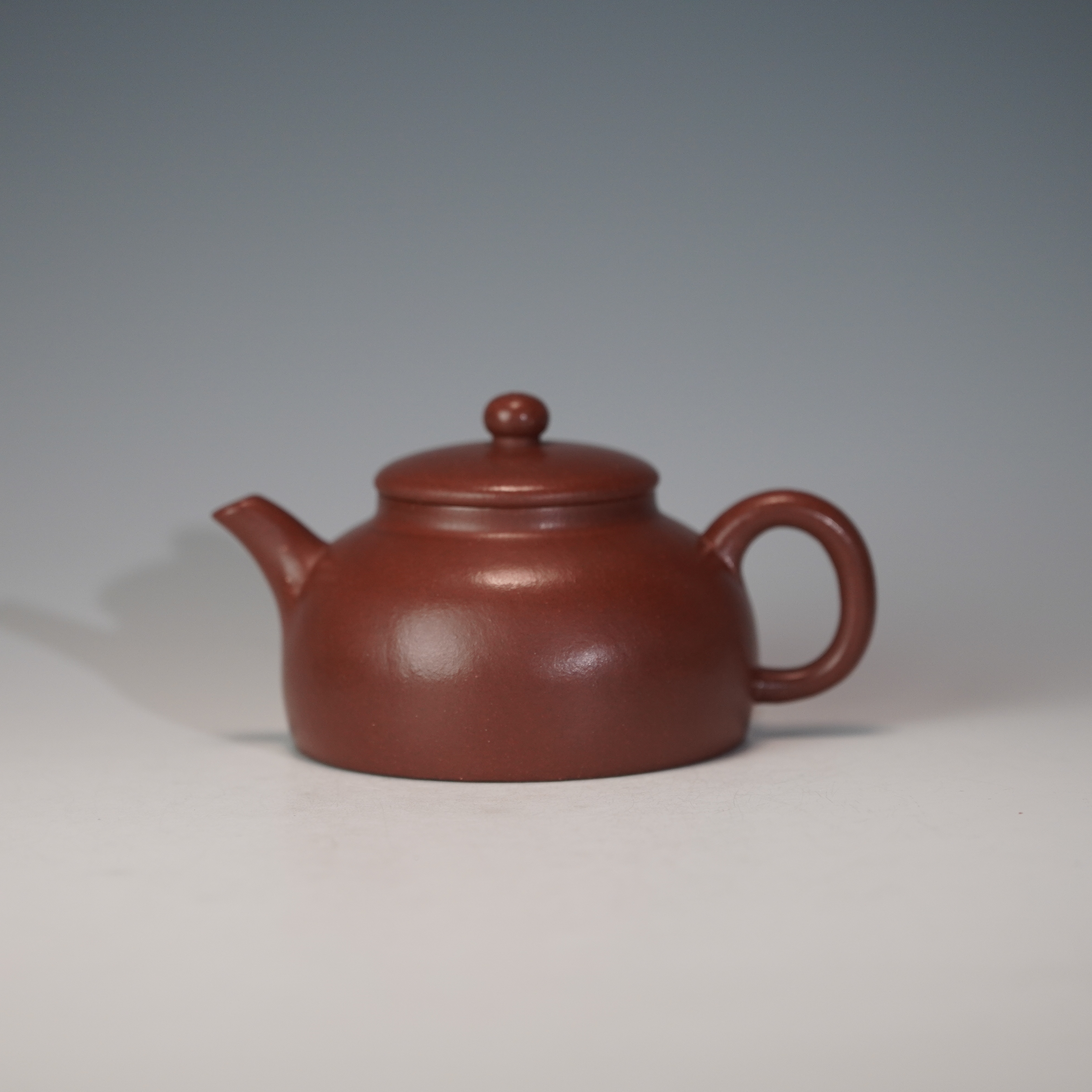 lot.22239 王邵刚 底槽清半月壶 200cc