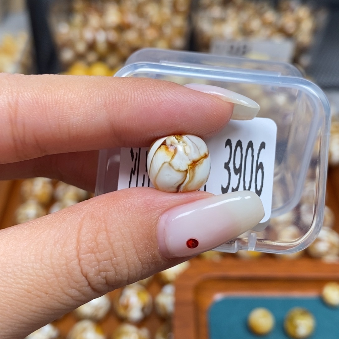 蜜蜡未镶嵌珠宝奇石3906