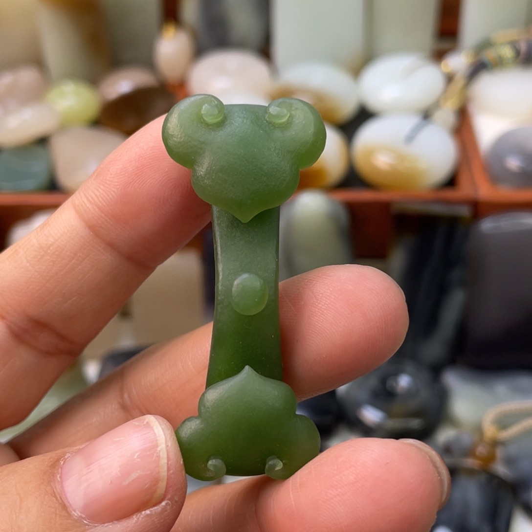 和田玉（碧玉）颈饰未镶嵌