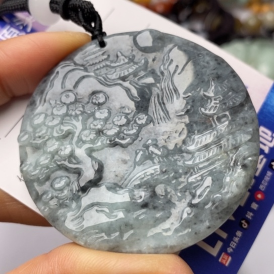 翡翠颈饰未镶嵌翡翠