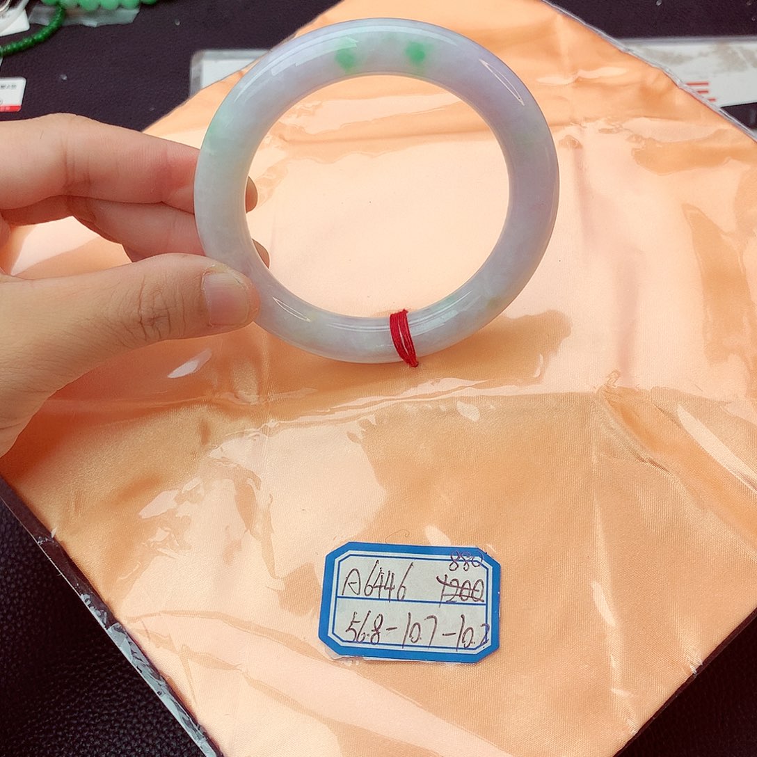 翡翠手镯未镶嵌翡翠