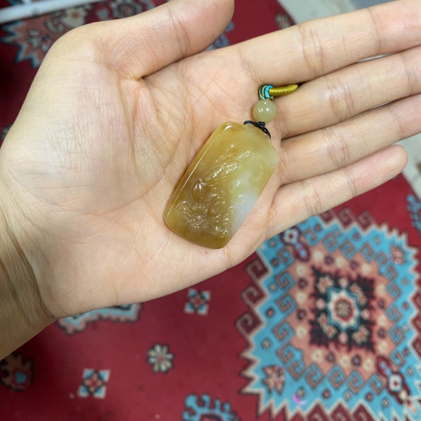 且末金山微色差吊坠