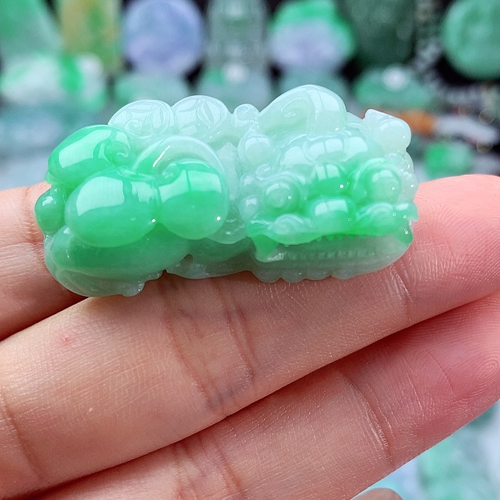 翡翠颈饰未镶嵌丢***丢翡翠