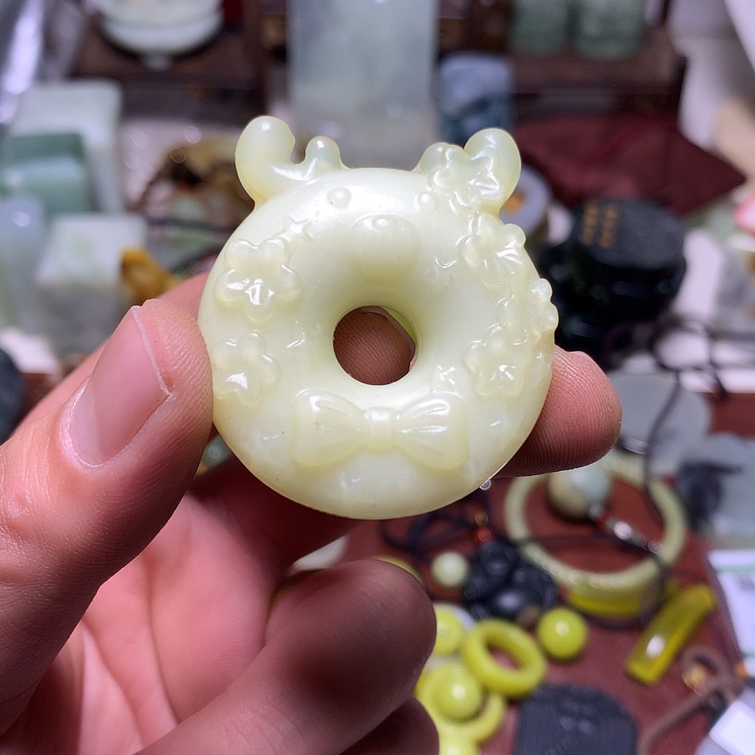 未镶嵌蛇纹石玉颈饰