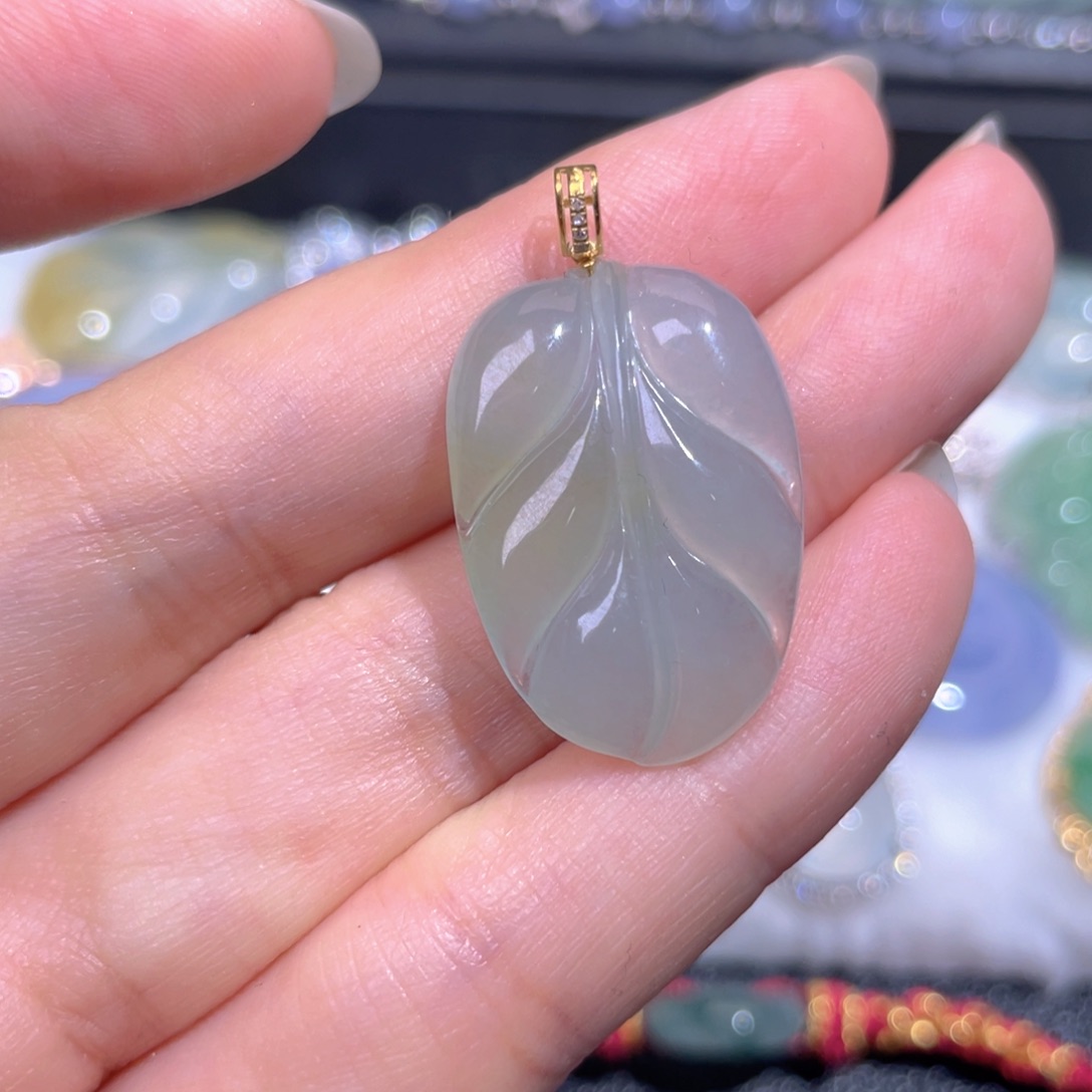 颈饰18K金镶嵌翡翠翡翠