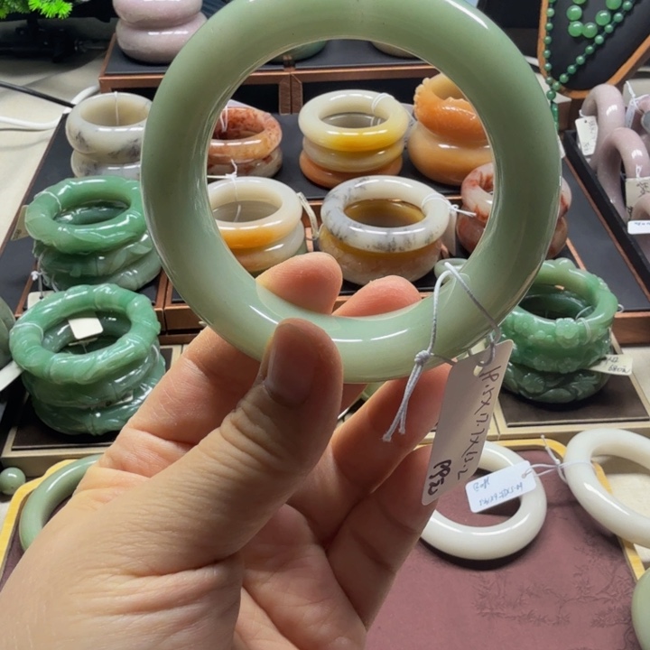 石英质玉未镶嵌手镯