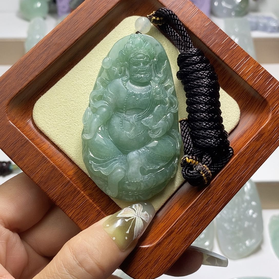 翡翠未镶嵌颈饰黄财神