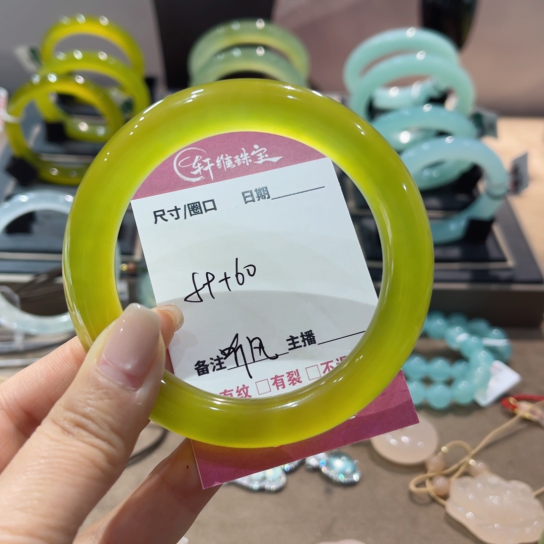 蛇纹石玉手镯未镶嵌听*手镯