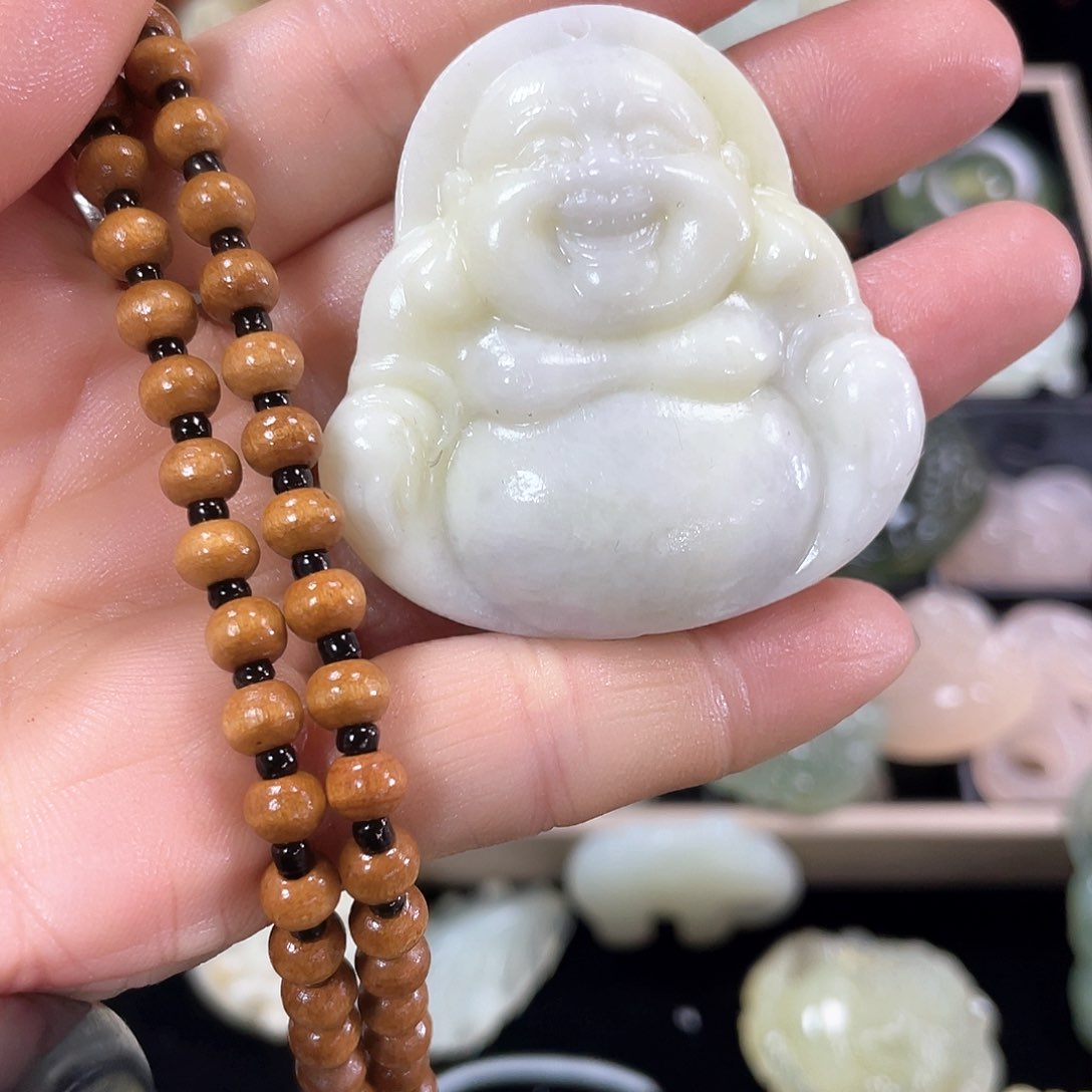 蛇纹石玉颈饰未镶嵌