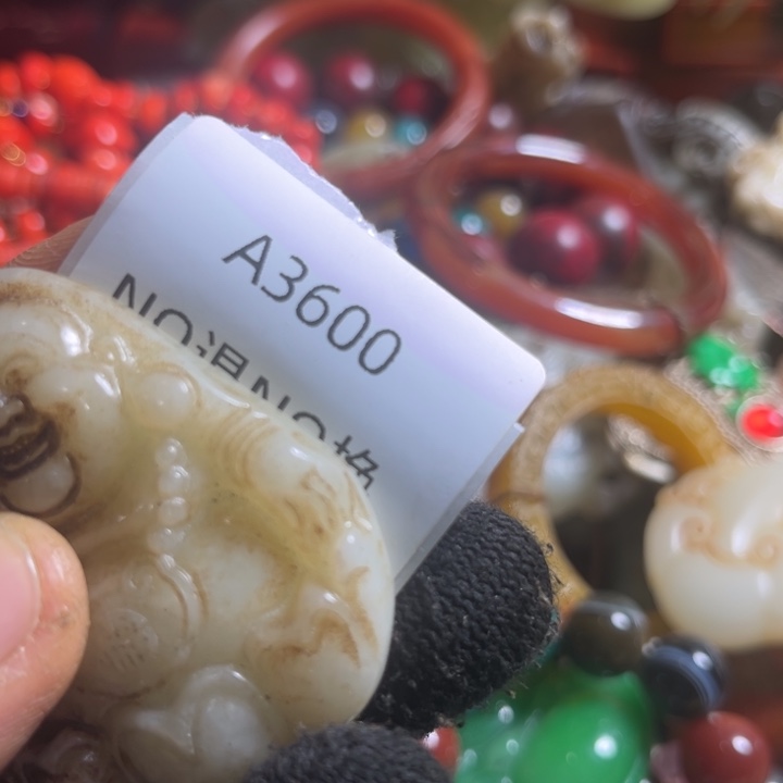 蓝****琉璃手工艺品3600