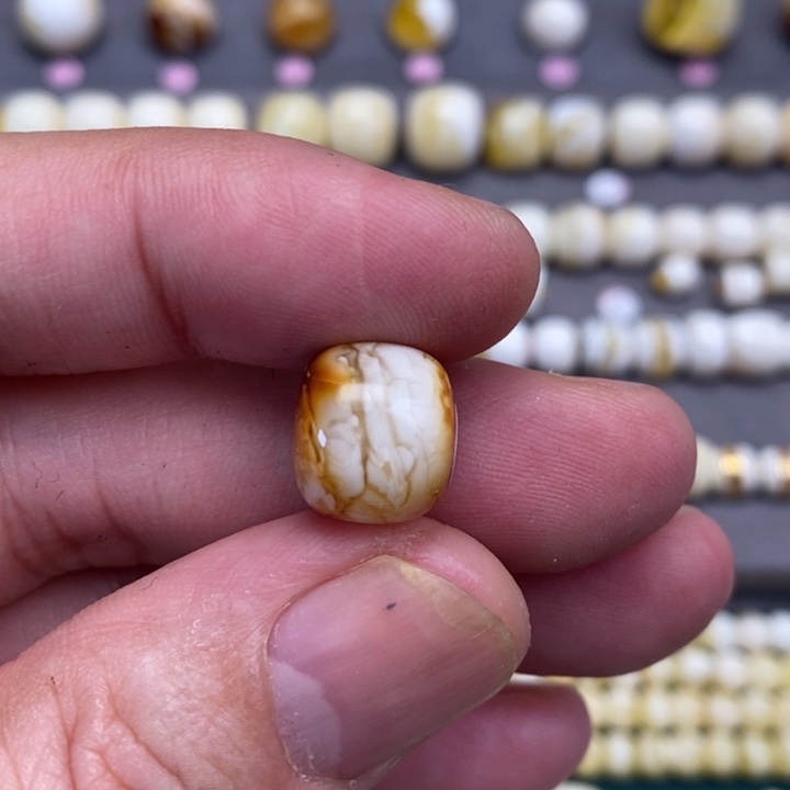 蜜蜡裸石未镶嵌唢***鸡老型