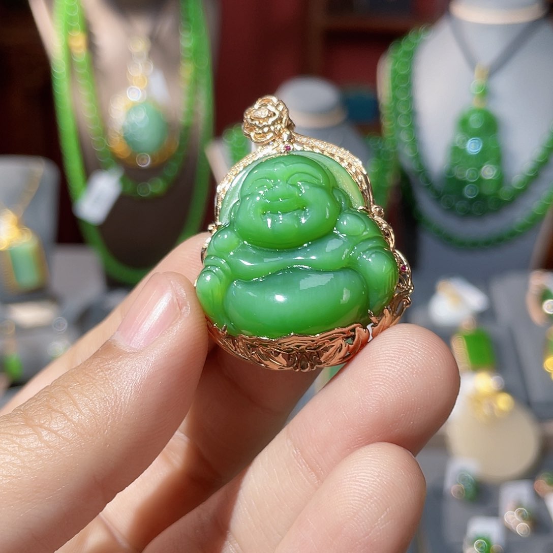 和田玉（碧玉）吊坠18K金镶嵌