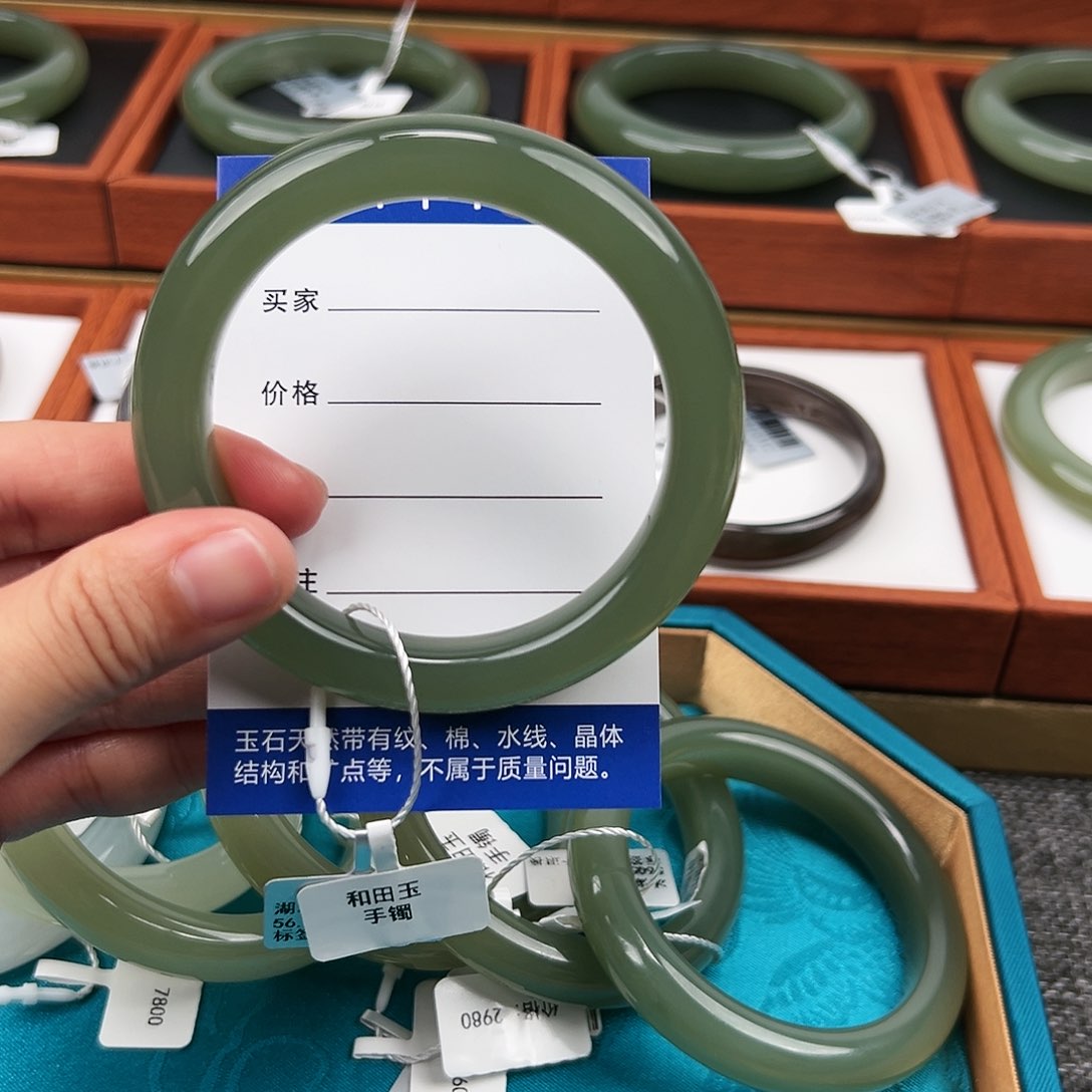 和田玉手镯未镶嵌