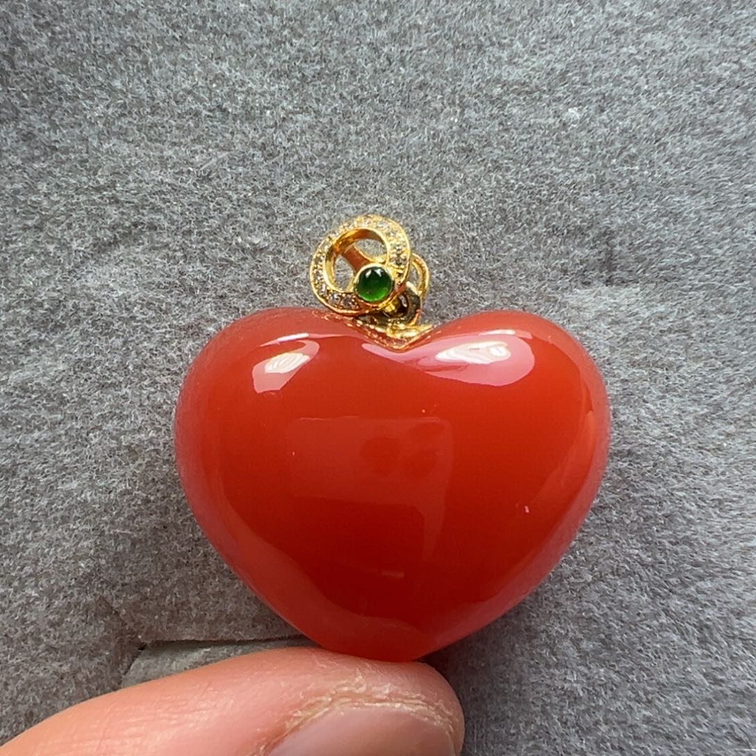 南红玛瑙18K金镶嵌吊坠