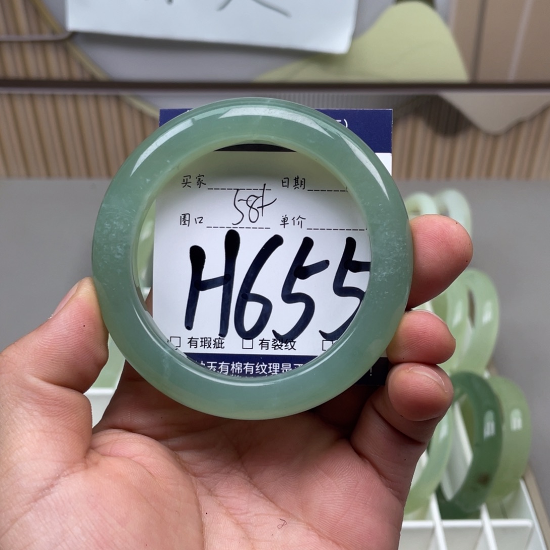 岫玉手镯手镯未镶嵌