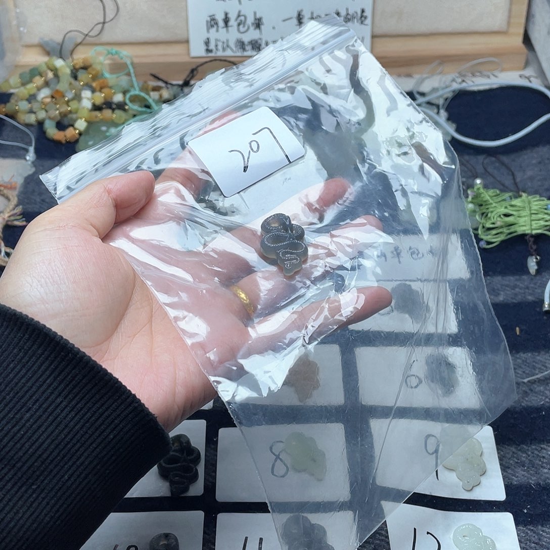 蛇纹石玉颈饰未镶嵌反*仔