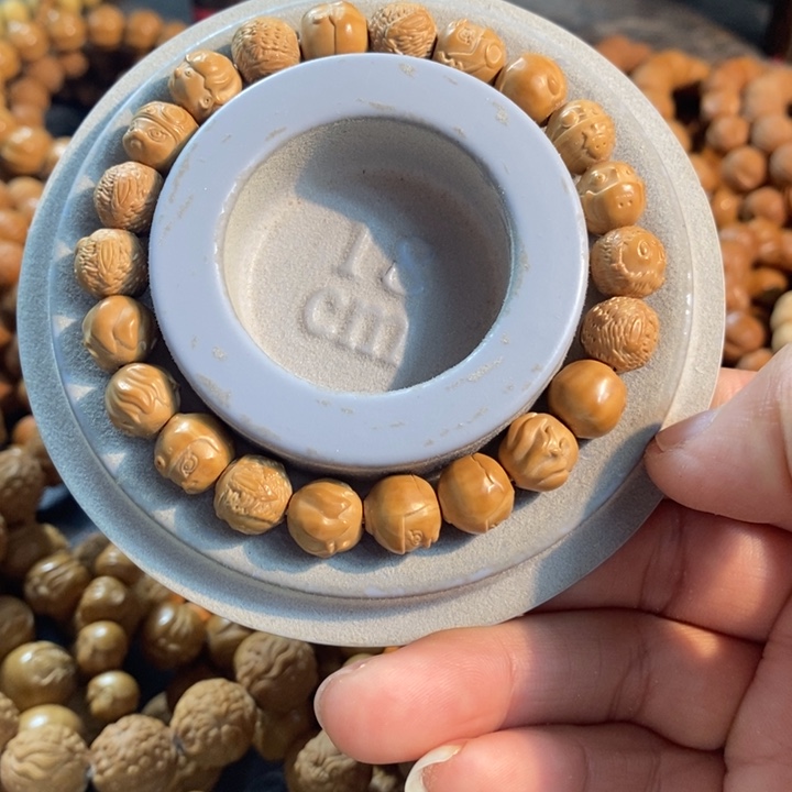 猴头核桃吊坠10+泡泡玛特