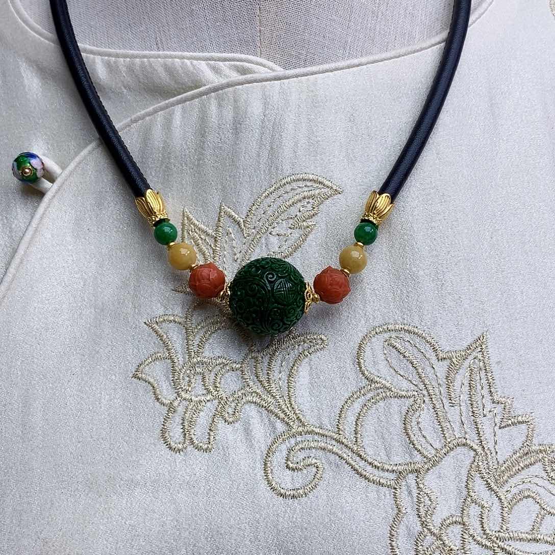 翡翠颈饰未镶嵌天然