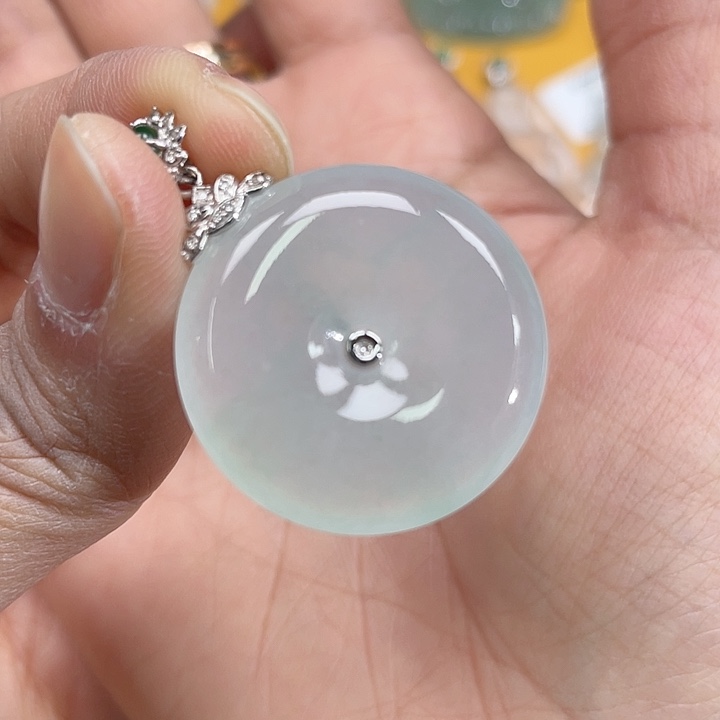 翡翠挂件18K金镶嵌平安扣