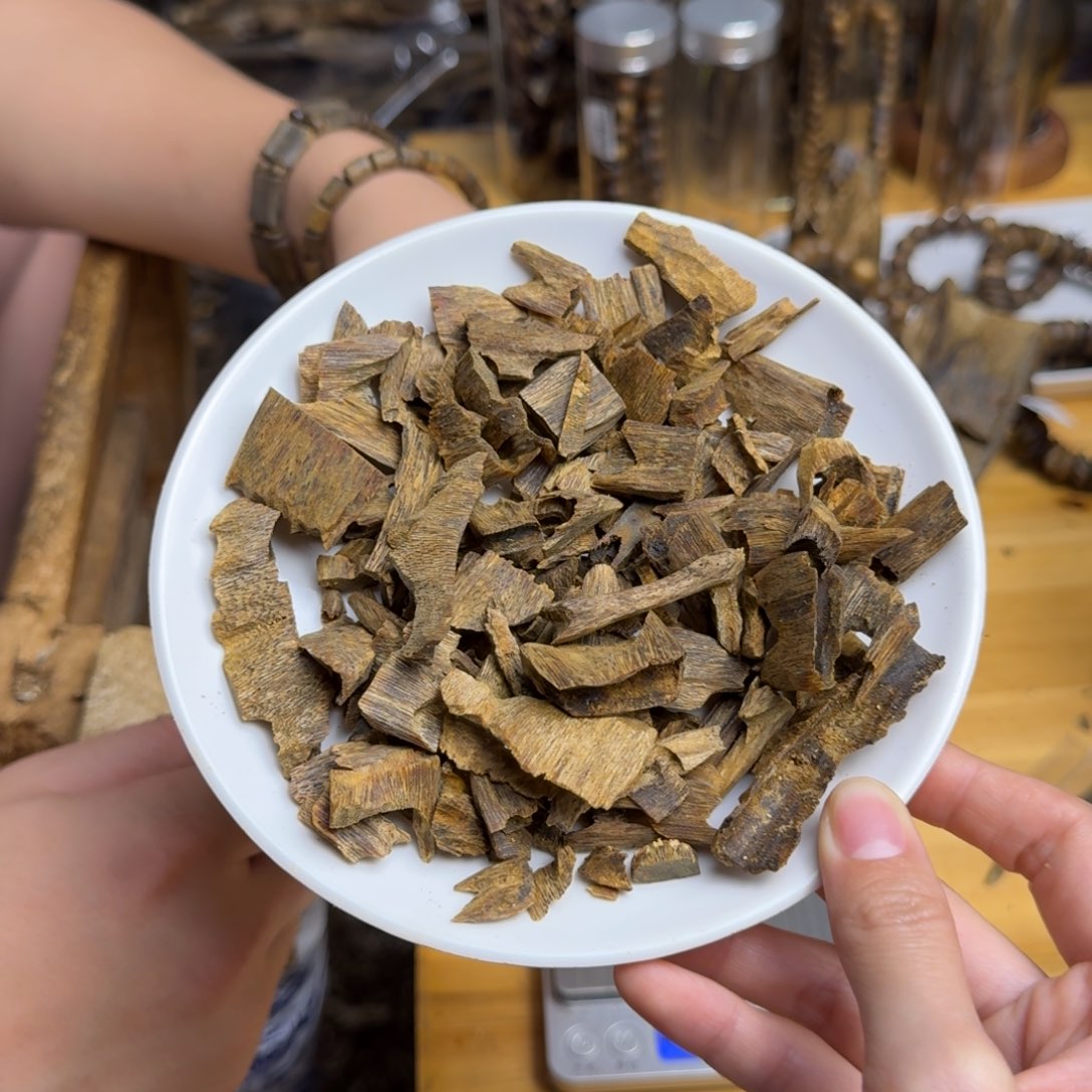 沉香沉香碎屑白棋品种块料64克