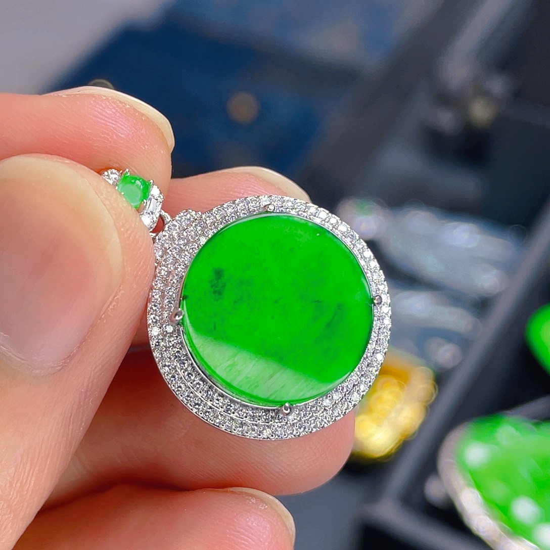 翡翠未镶嵌颈饰天然翡翠镶嵌饰品