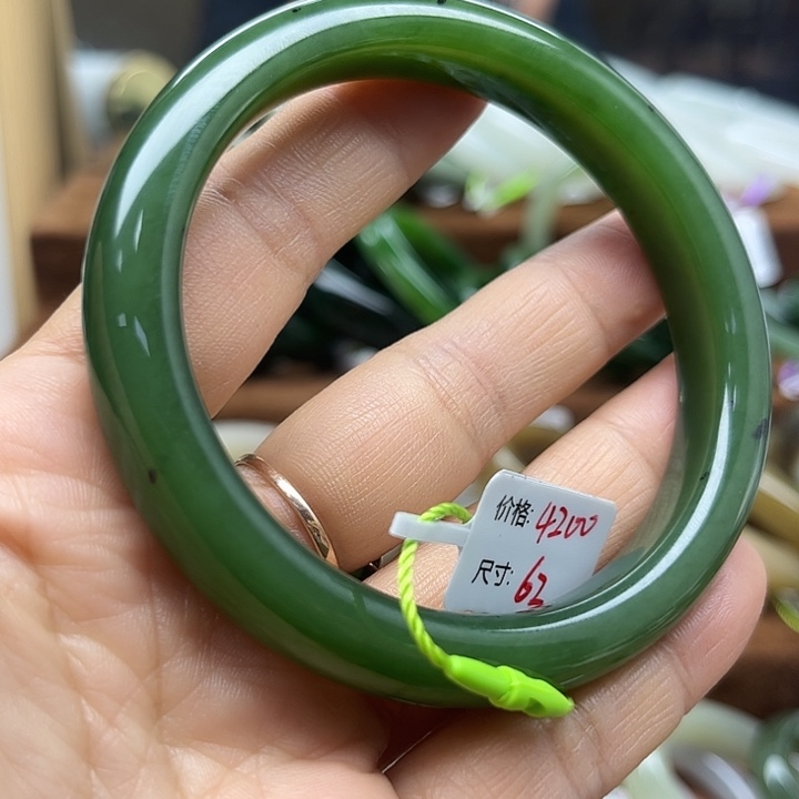 和田玉（碧玉）未镶嵌手镯