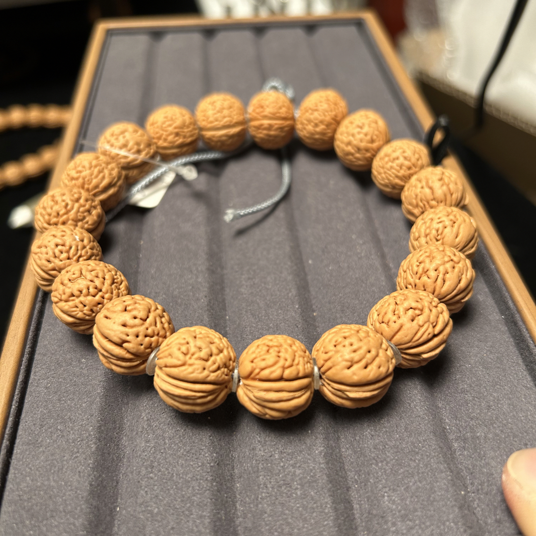 16+盘龙小苹果密纹-小红皮桃核