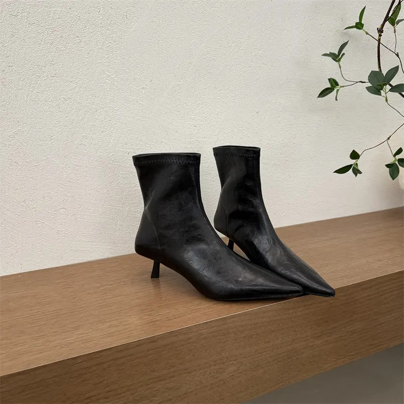 2025秋冬新款法式尖头气质高跟短靴女百搭套筒软皮小猫跟瘦瘦靴子