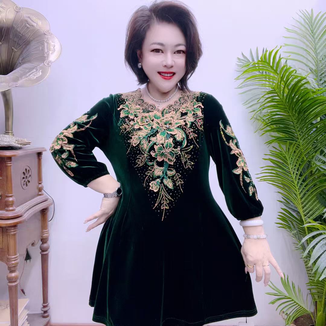 钻石绒植绒时尚显瘦气质绣花长款网红妈妈装洋气复古大衫88A86601