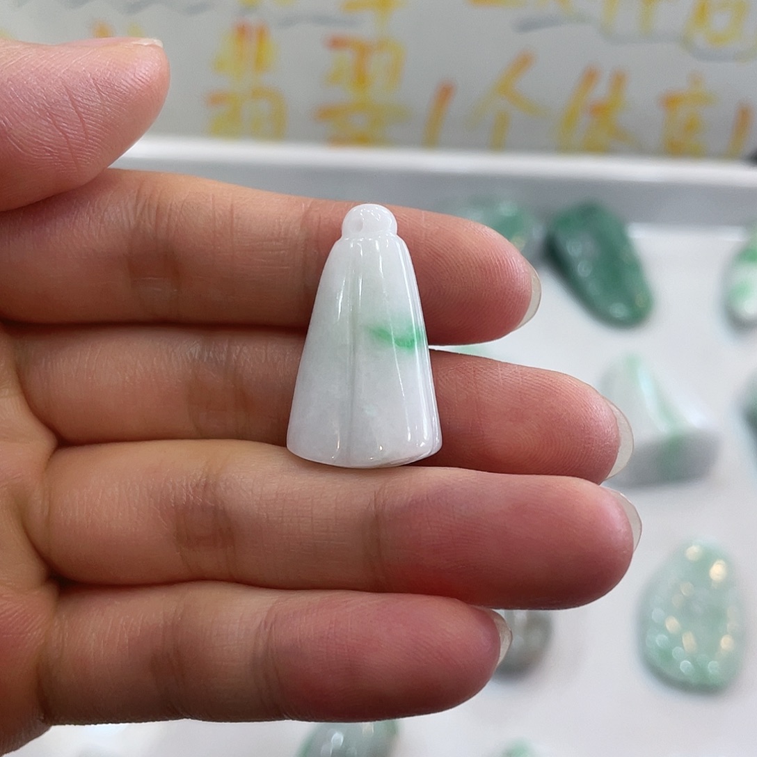 翡翠未镶嵌颈饰白底青莲蓬