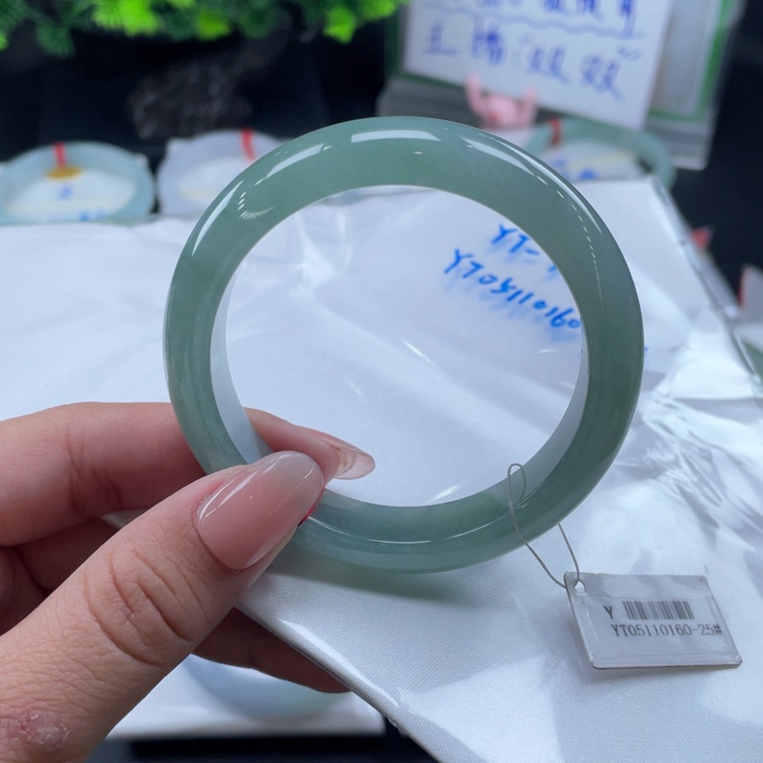 翡翠手镯未镶嵌湖水绿53.5