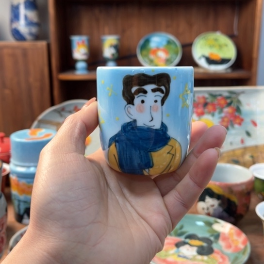 炉景德镇釉下手绘陶瓷。