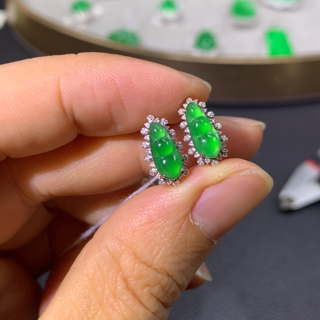 翡翠戒指18K金镶嵌翡翠