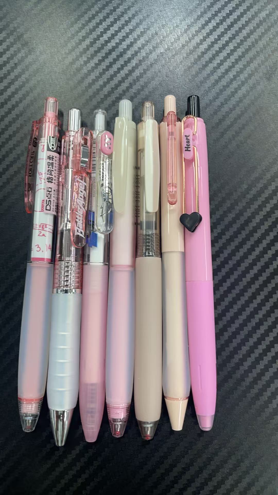 发粉色组合，到手7支黑墨。掉封蜡不售后
