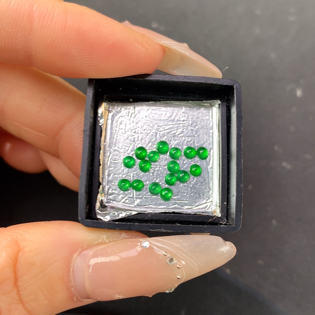翡翠散珠16个翡翠卡2.5翡翠翡翠