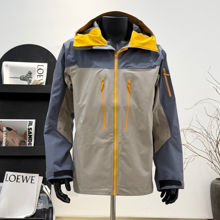 2025蛇年生肖限定冲锋衣男女同款防水户外