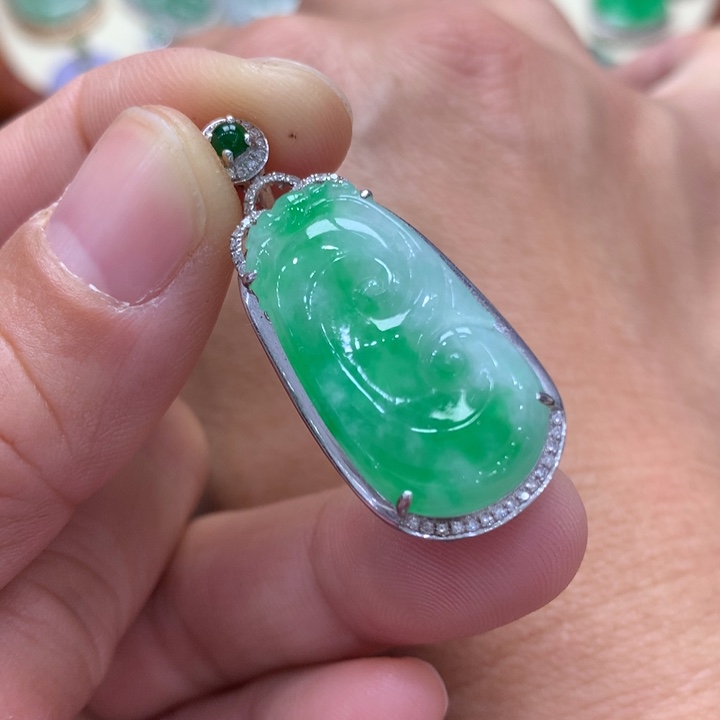 翡翠吊坠(不含链)18K金镶嵌