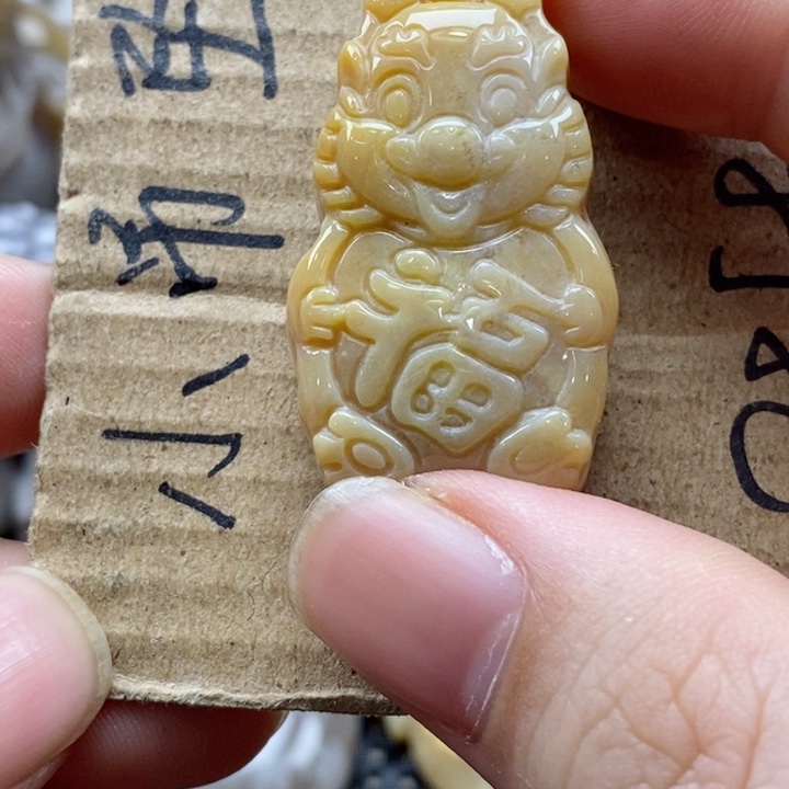 硅化珊瑚（珊瑚玉）颈饰未镶嵌