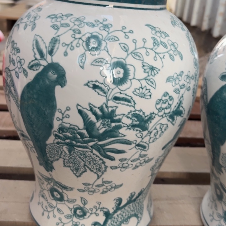 微瑕青花瓷器值得购买