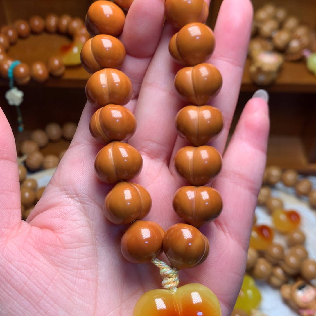 猴头核桃把件15玻璃底屁桃手持爱心